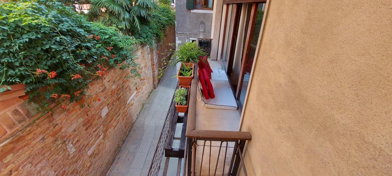 Antico Rio Acqua Dolce Apartment Венеція Екстер'єр фото