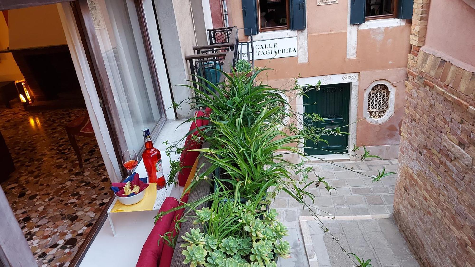 Antico Rio Acqua Dolce Apartment Венеція Екстер'єр фото